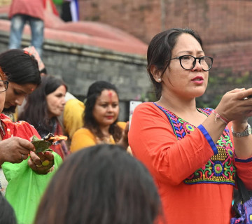 साउने साेमबार: पशुपतिमा दर्शनार्थीकाे घुइँचाे (तस्वीरहरू)